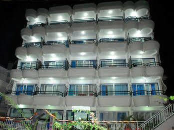 Ozgun Apart Hotel Kusadasi Bagian luar foto
